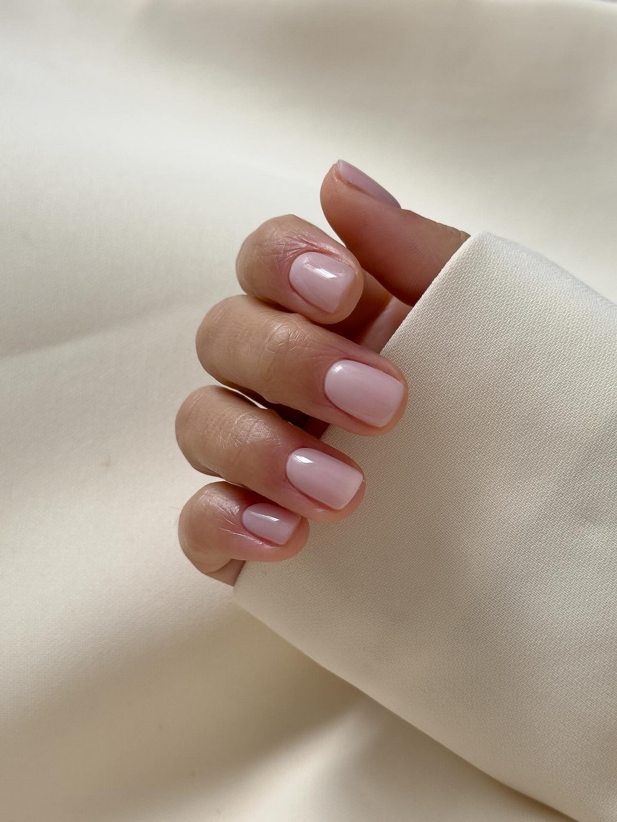 Ніжні дизайни нігтів на лютий 2026 року, які закохують