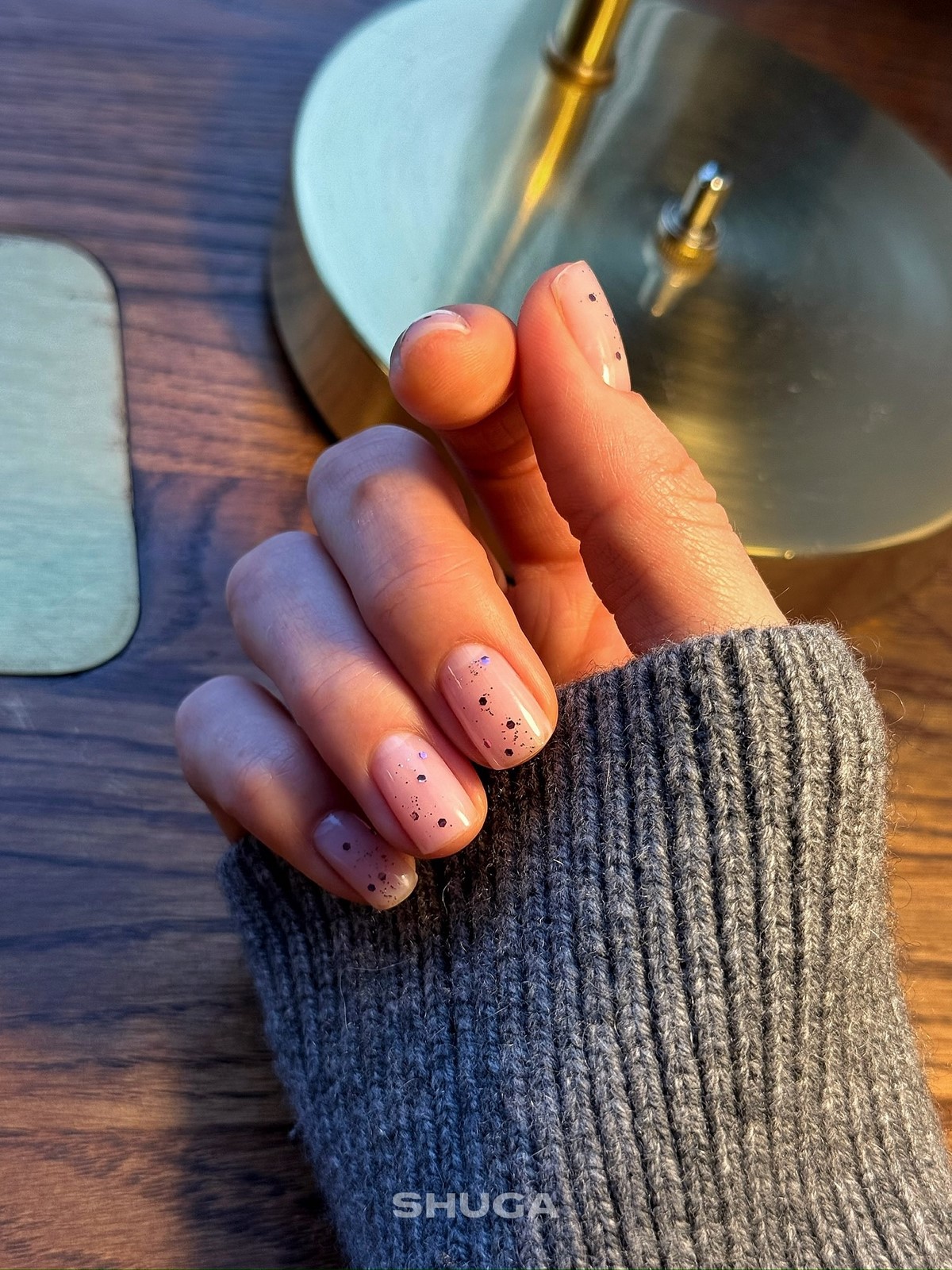 Зимовий манікюр на короткі нігті в лютому 2026