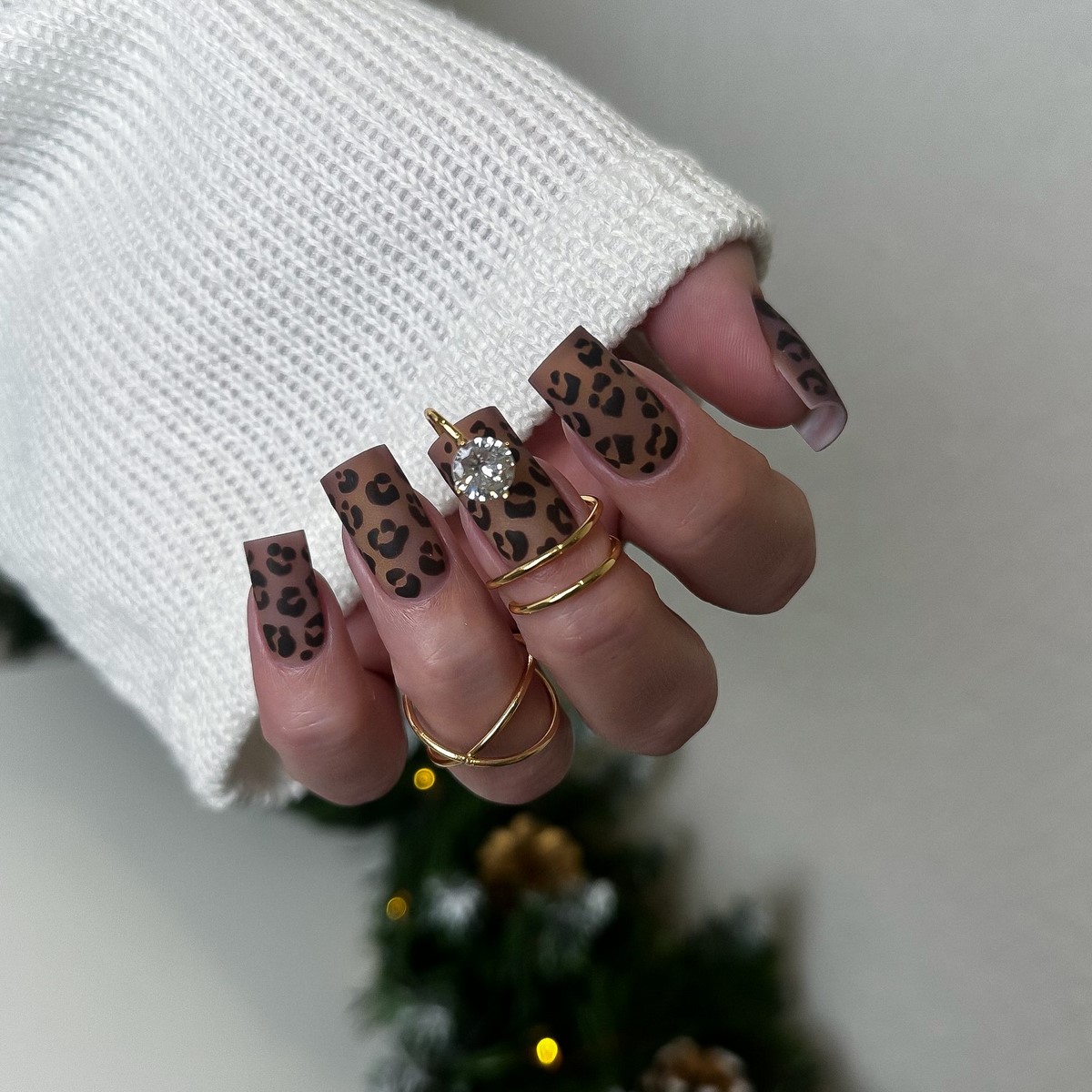 Шоколадний манікюр взимку 2026: дизайни для натхнення