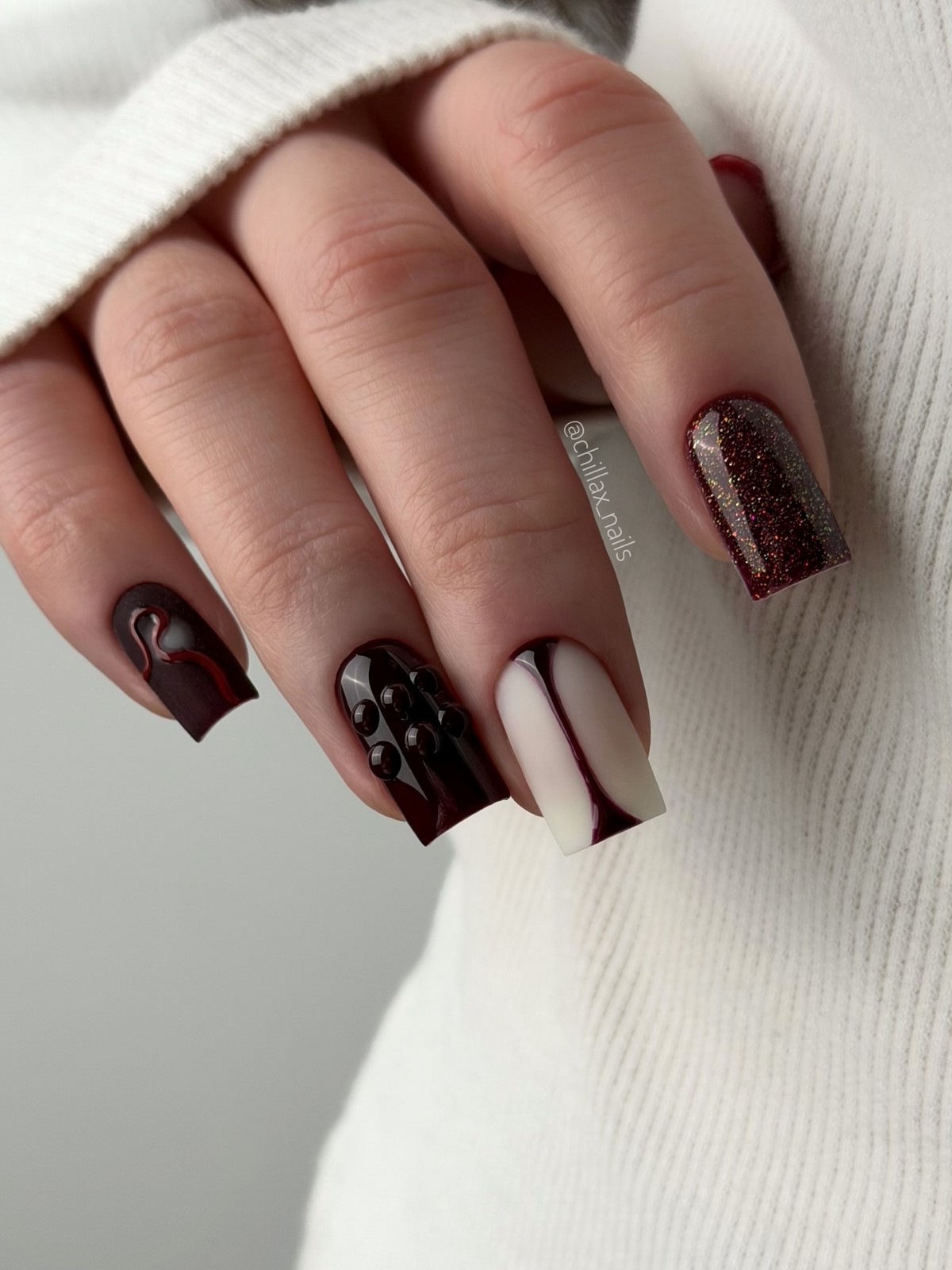 Шоколадний манікюр взимку 2026: дизайни для натхнення