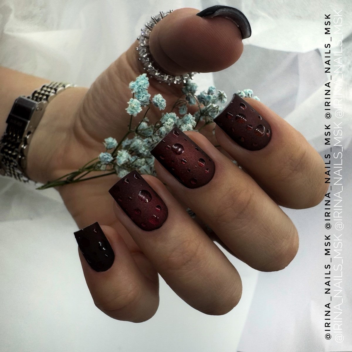 Шоколадний манікюр взимку 2026: дизайни для натхнення