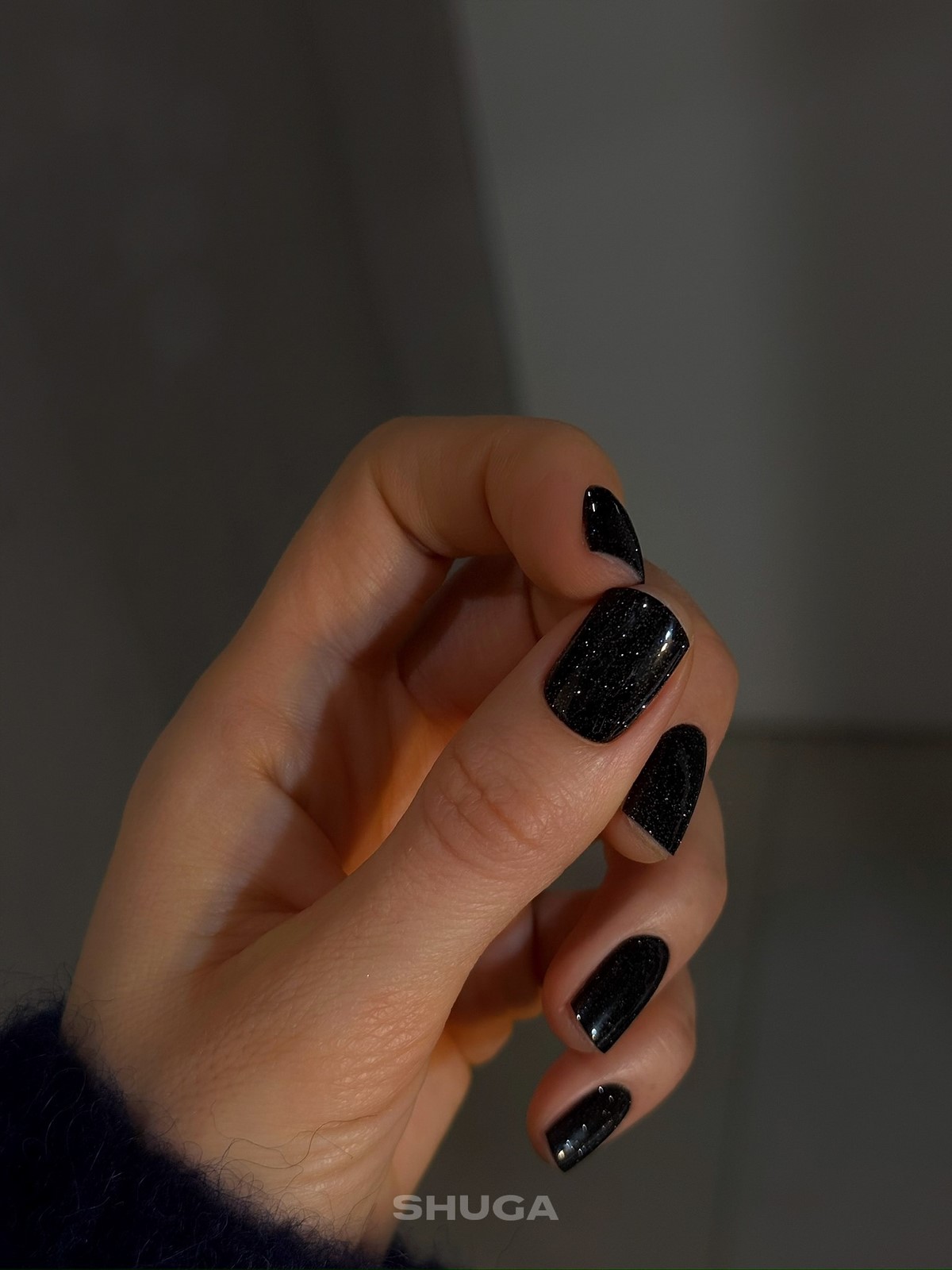 Стильний дизайн коротких нігтів взимку 2026