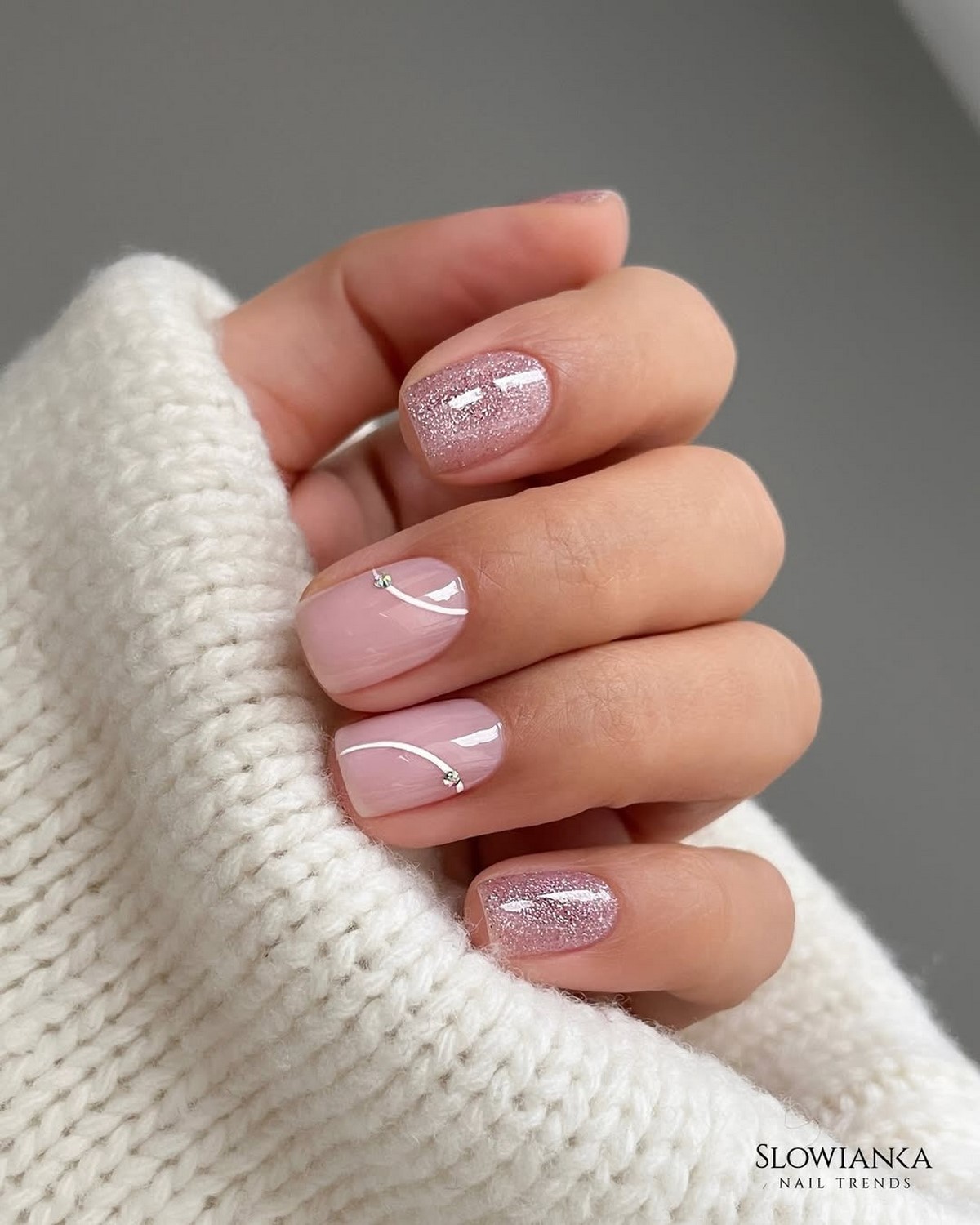 Стильний дизайн коротких нігтів взимку 2026