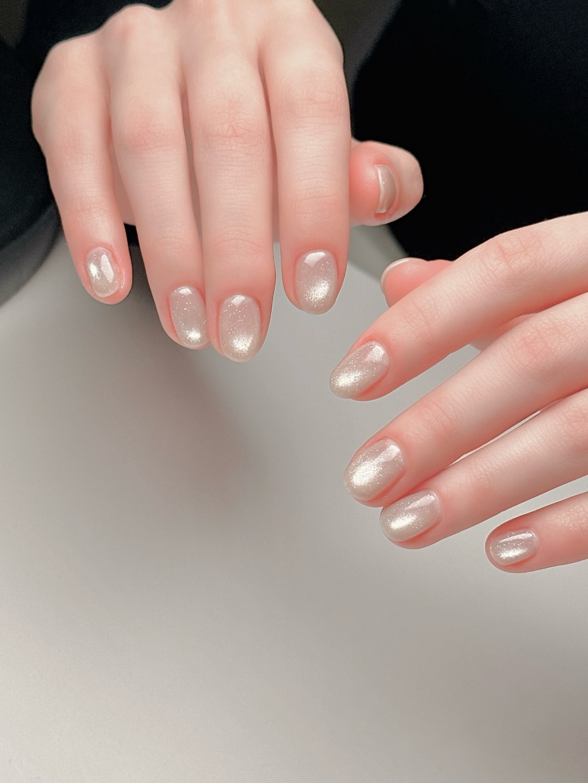 Стильний дизайн коротких нігтів взимку 2026