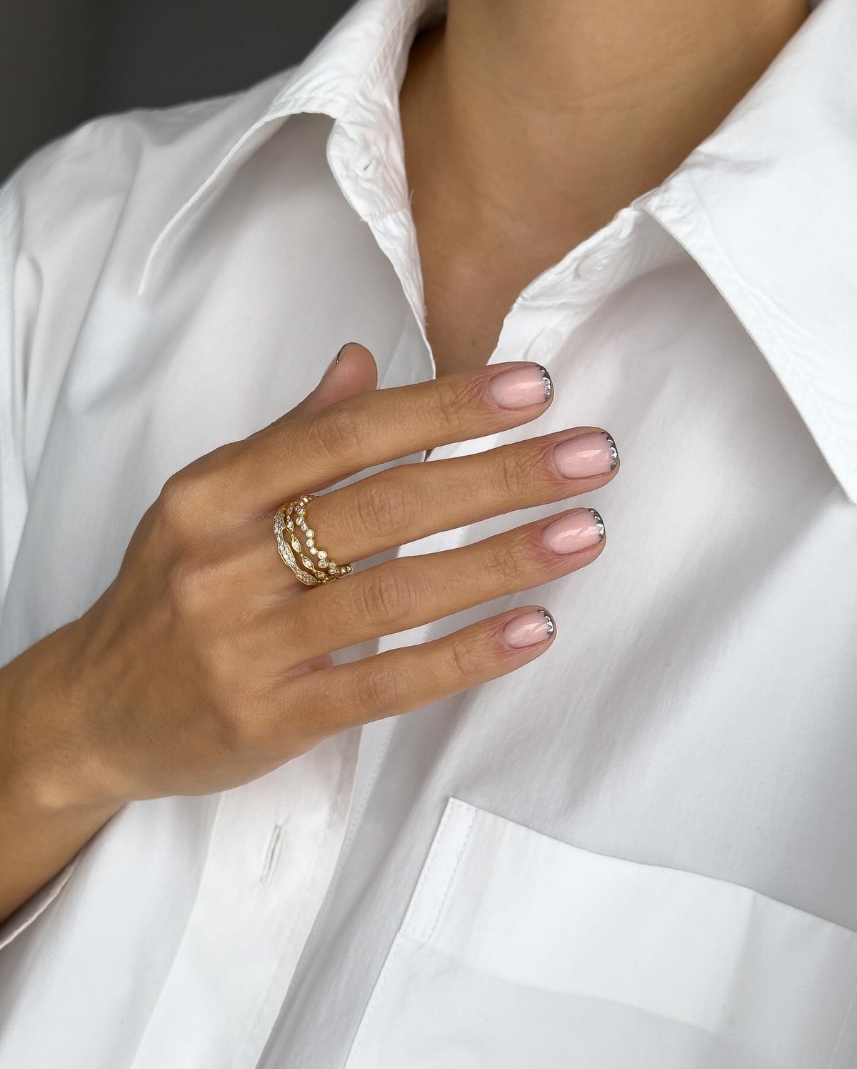 Зимовий манікюр з делікатними акцентами на 2026 рік