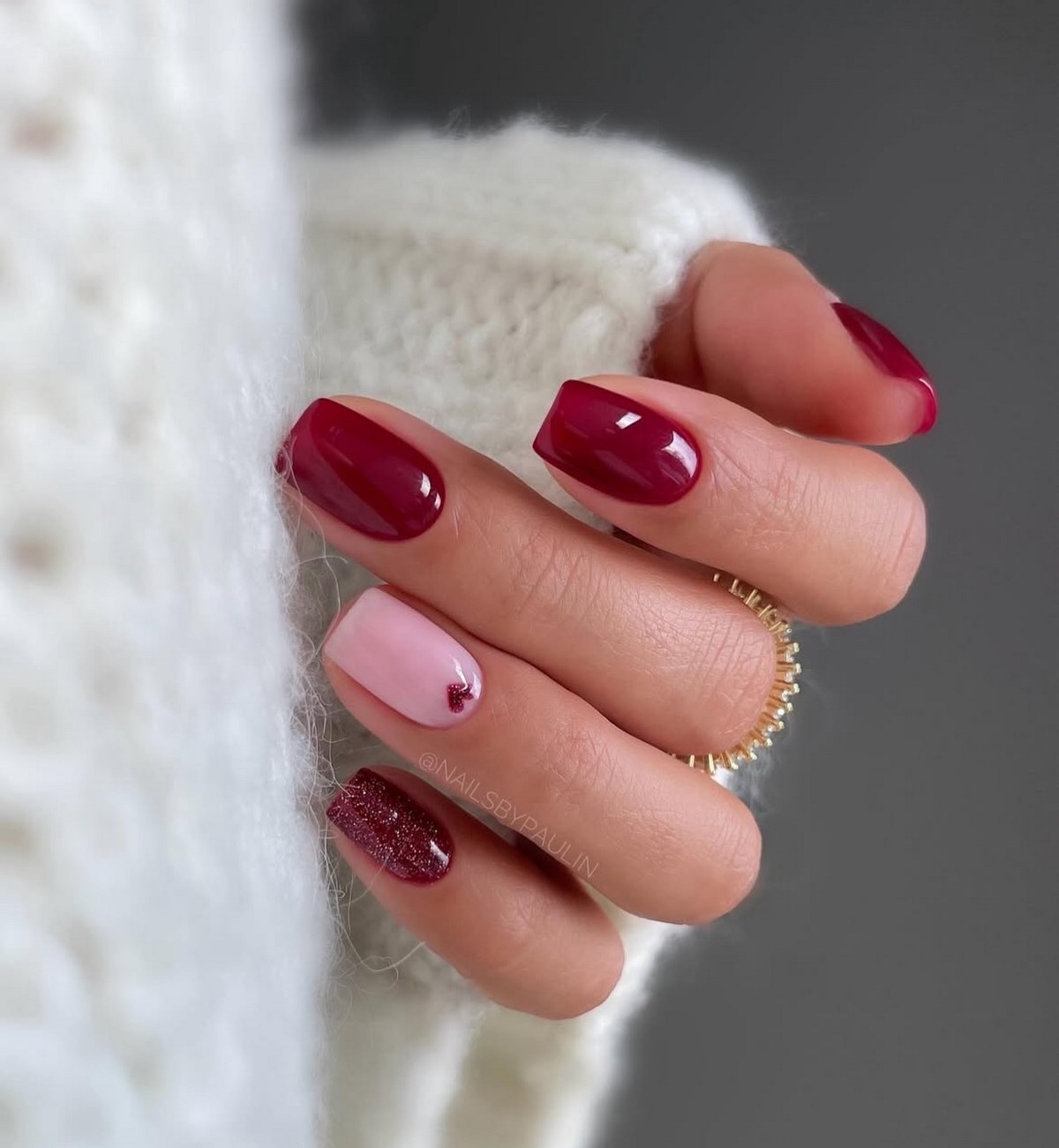 Зимовий манікюр з делікатними акцентами на 2026 рік