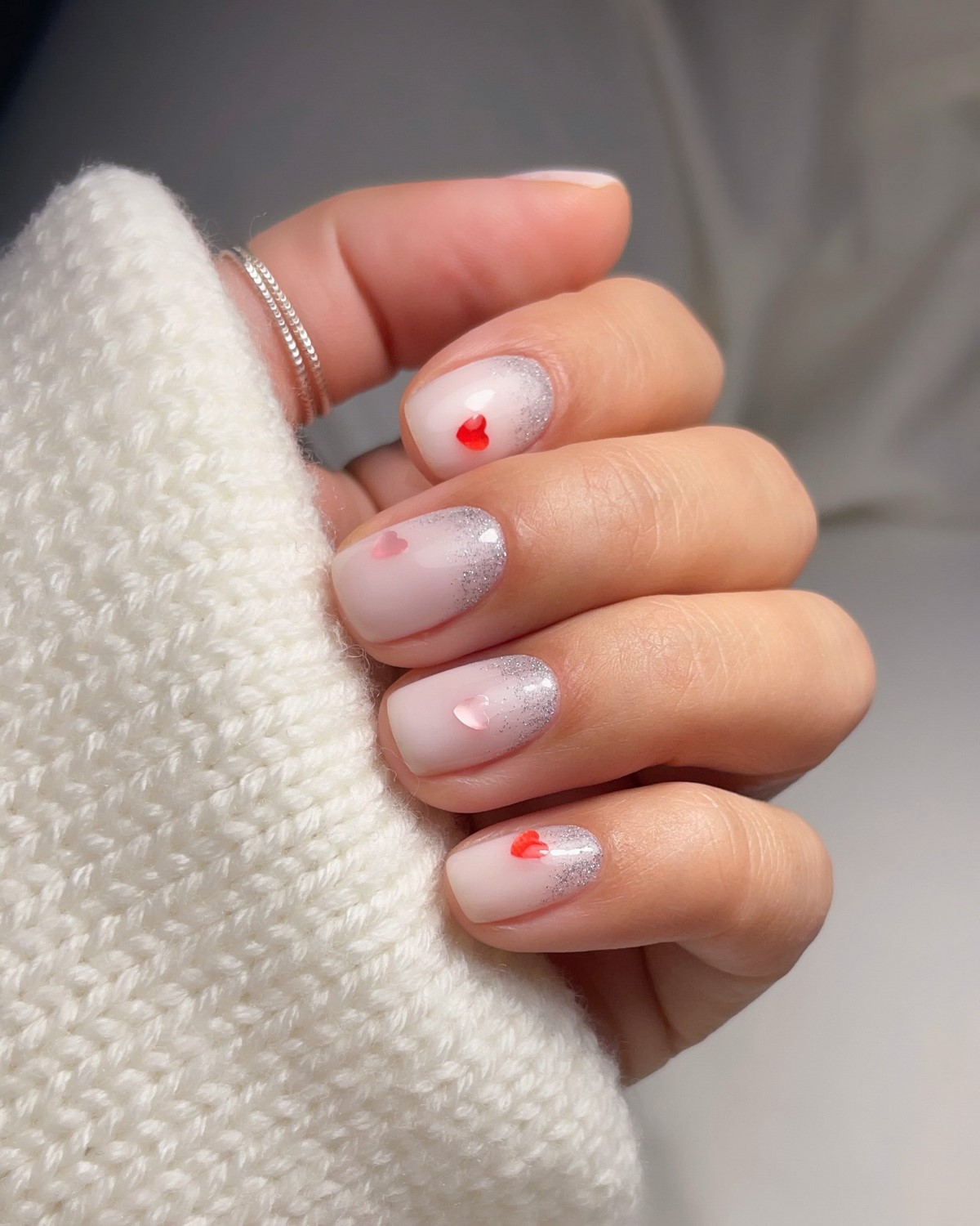 Зимовий манікюр з делікатними акцентами на 2026 рік
