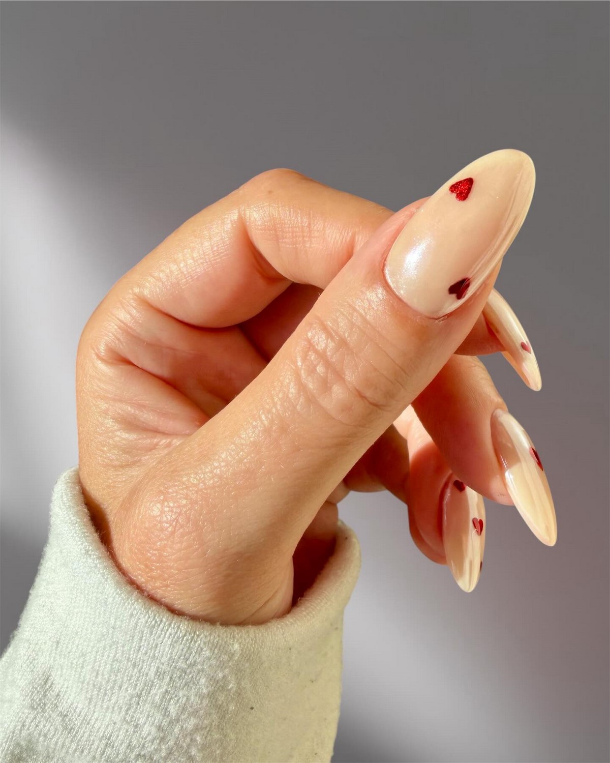 Зимовий манікюр з делікатними акцентами на 2026 рік