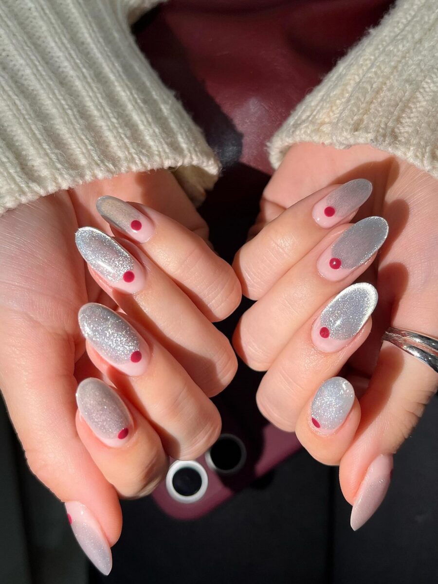 Зимовий манікюр 2026 з сріблом як символ елегантності сезону