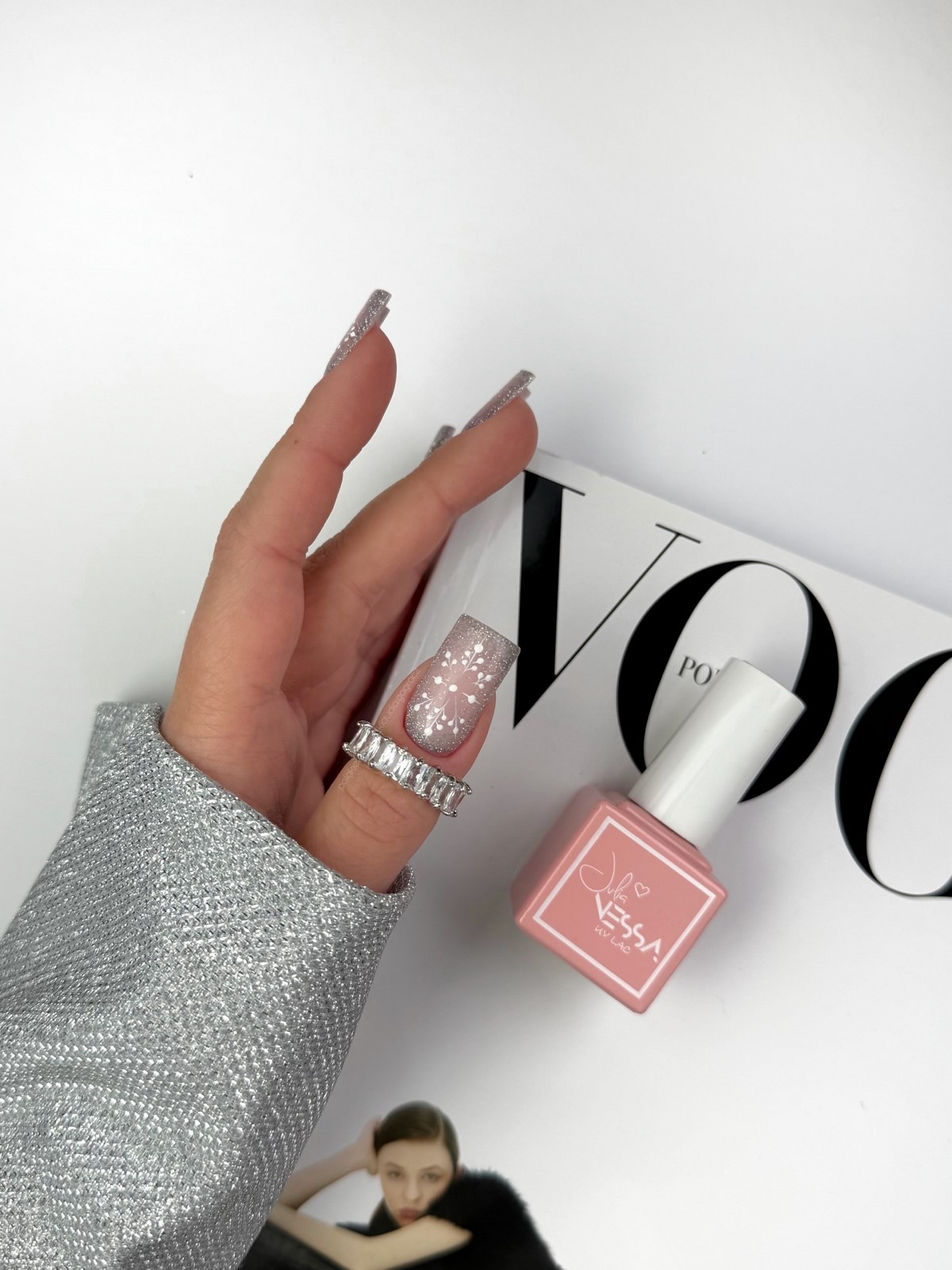 Зимовий манікюр 2026 з сріблом як символ елегантності сезону