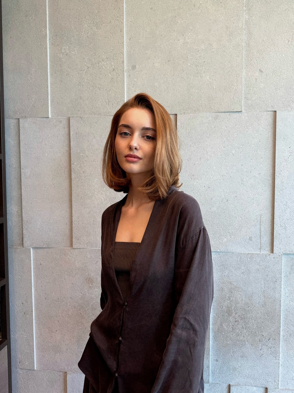 Стрижка каре на волосся середньої довжини