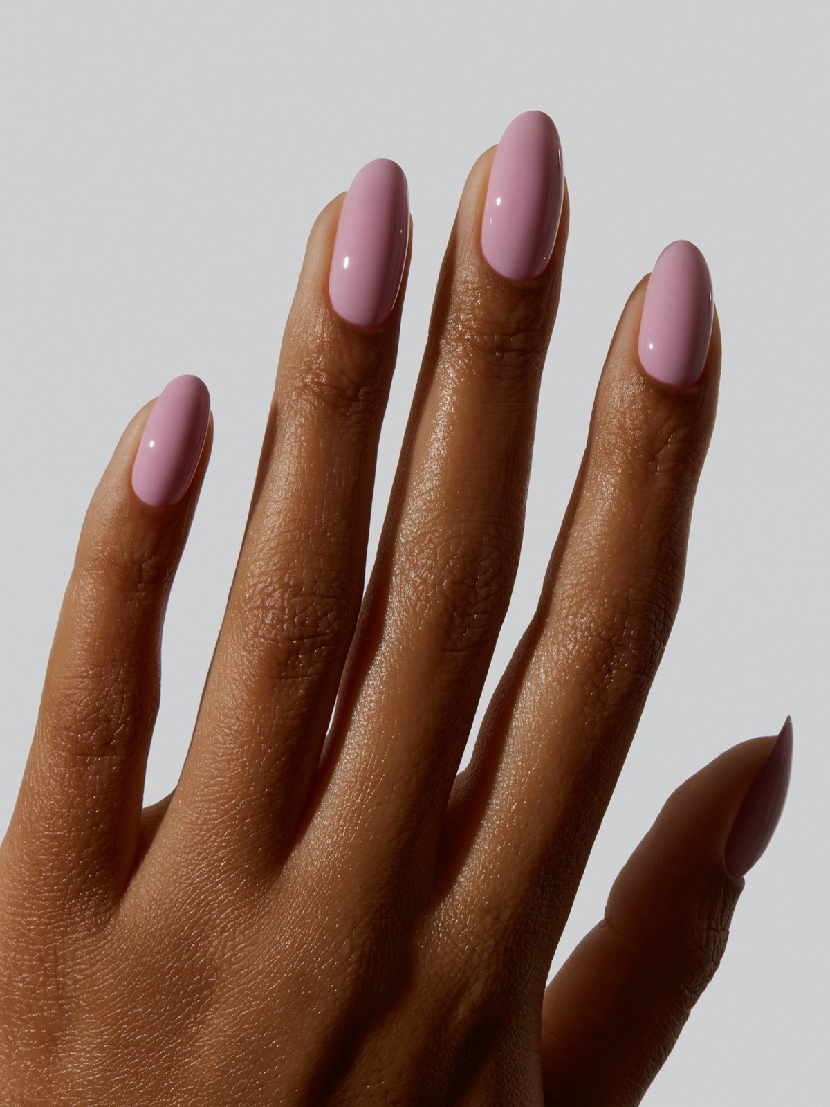 Мигдалеподібний манікюр без дизайну: найактуальніші варіанти сезону