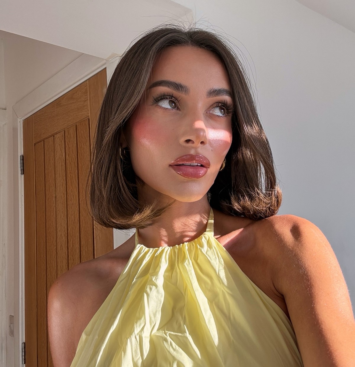 Ідеальна середня довжина волосся, яка пасує майже всім