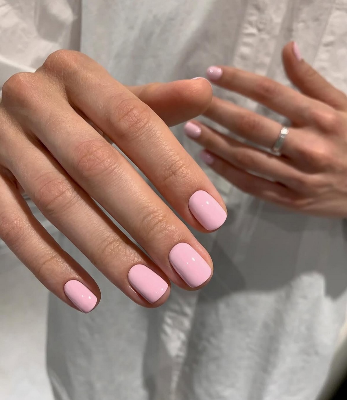 Весняний манікюр без зайвого: чисті нігті