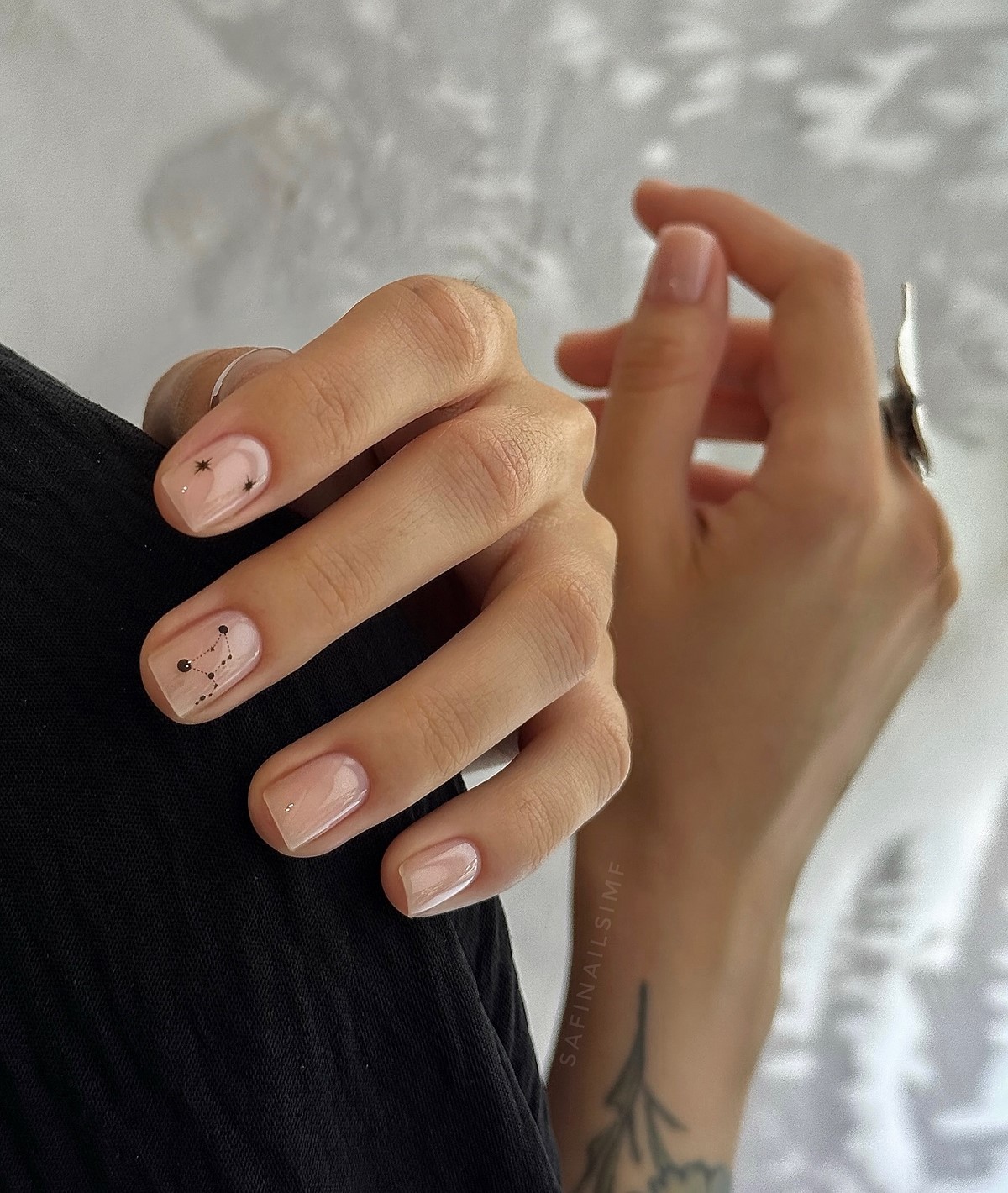 Тренди мінімалістичного манікюру на весну 2026: найкращі ідеї