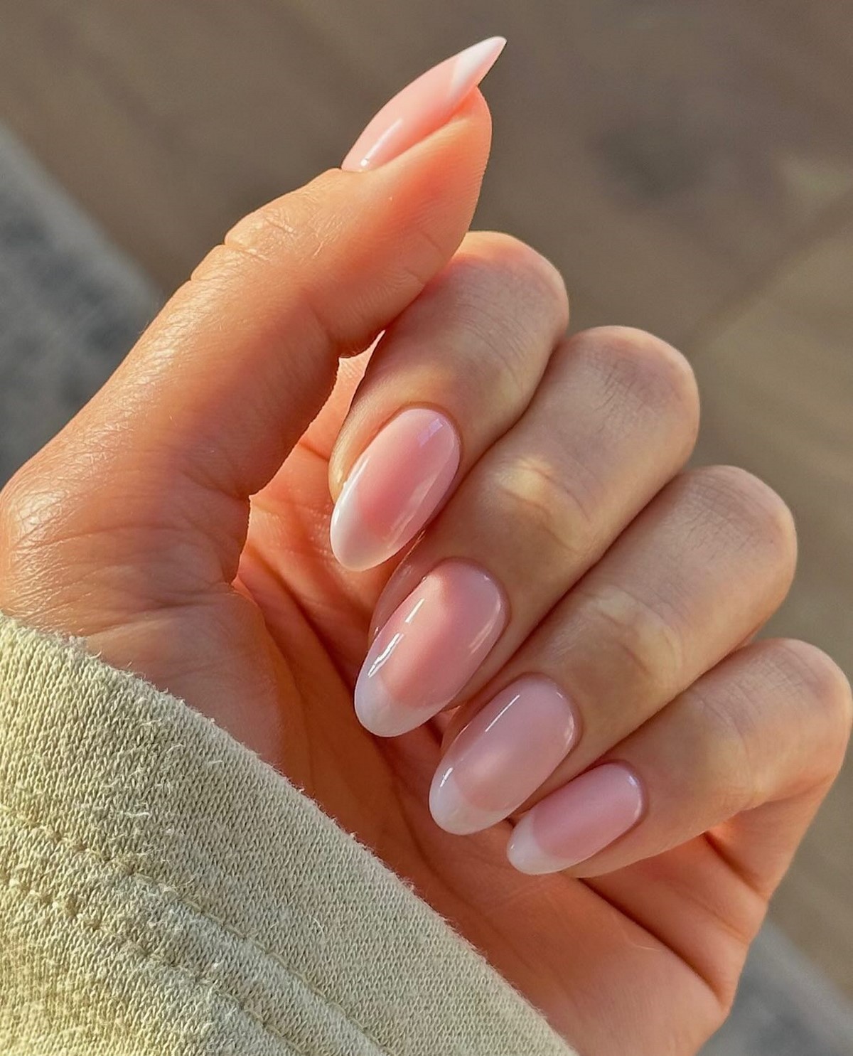 Мигдалеподібний манікюр без дизайну: найактуальніші варіанти сезону