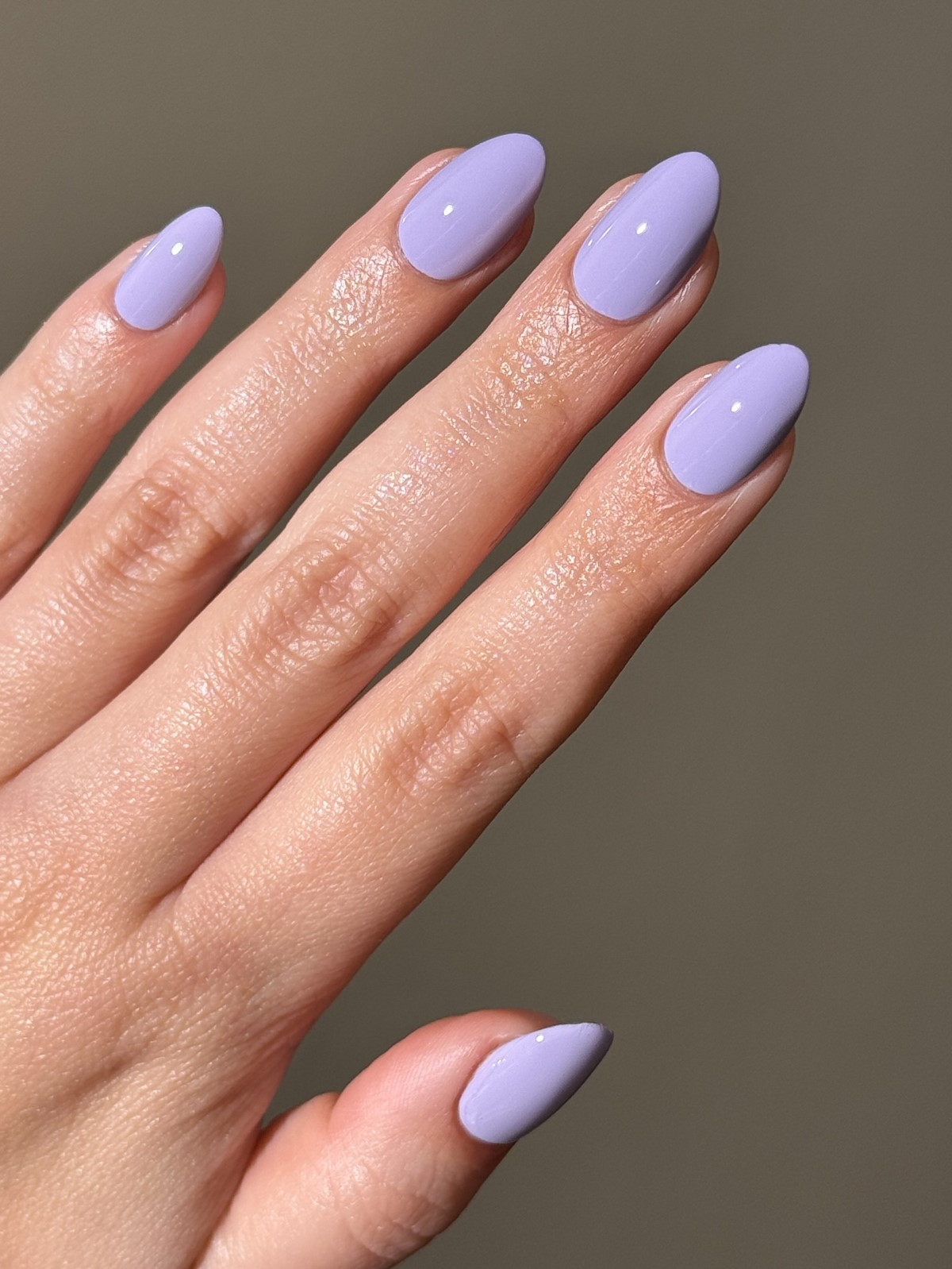 Мигдалеподібний манікюр без дизайну: найактуальніші варіанти сезону