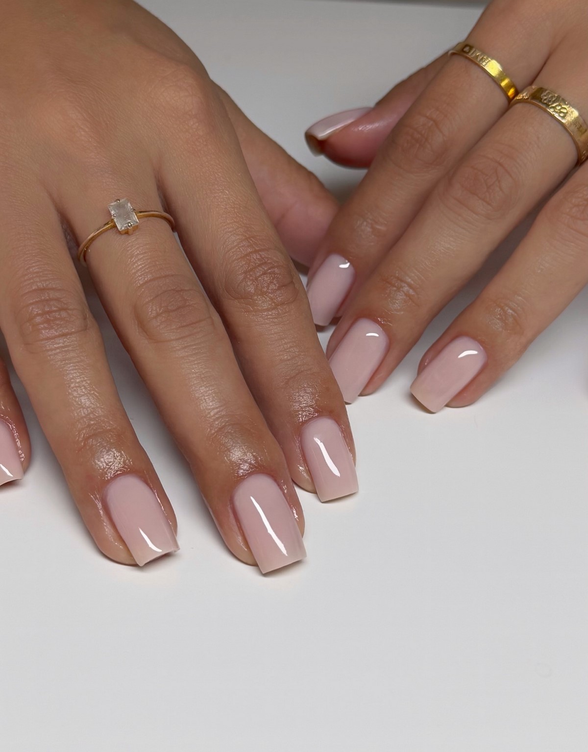 Манікюр без дизайну, який виглядає чисто і дорого