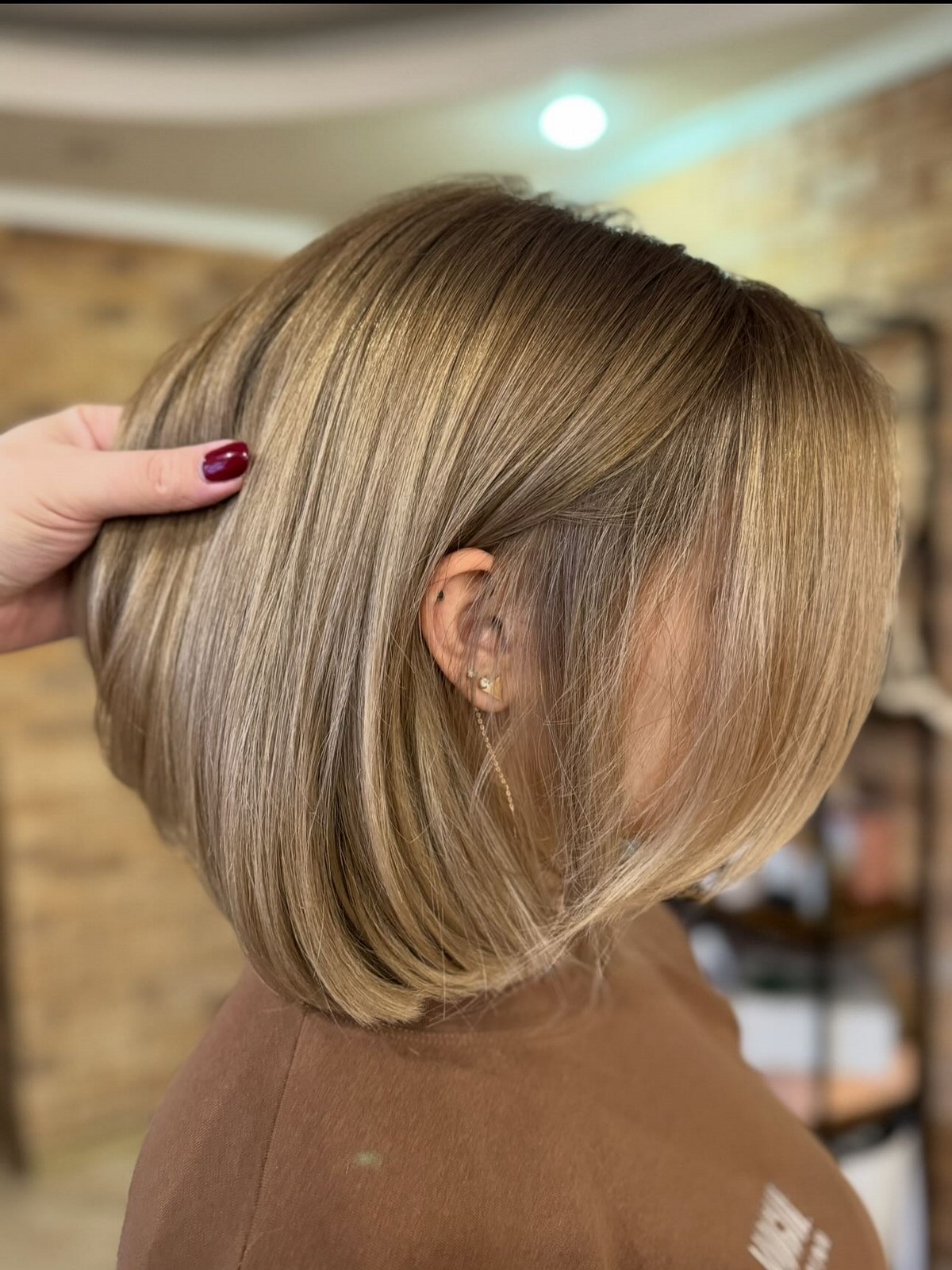 Ідеальна середня довжина волосся, яка пасує майже всім