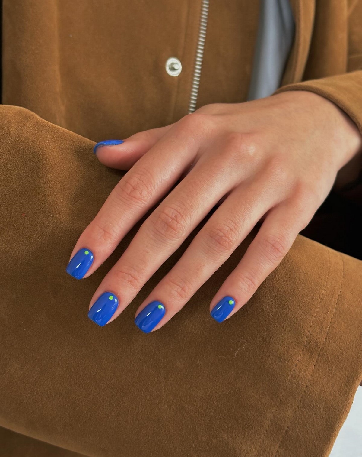 Кольори лаку, які красиво виглядають на короткій довжині