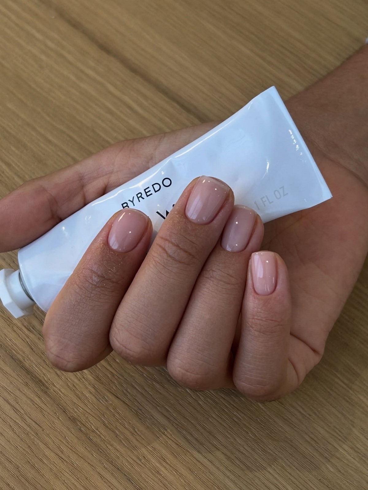 Манікюр без дизайну, який виглядає чисто і дорого