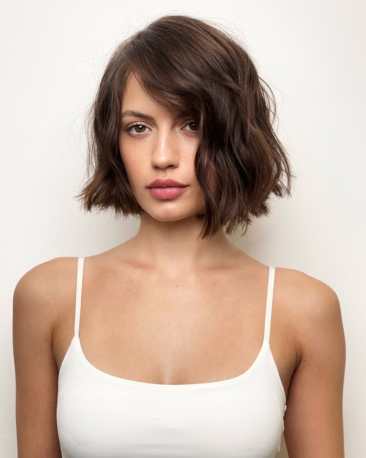 Ідеальна середня довжина волосся, яка пасує майже всім