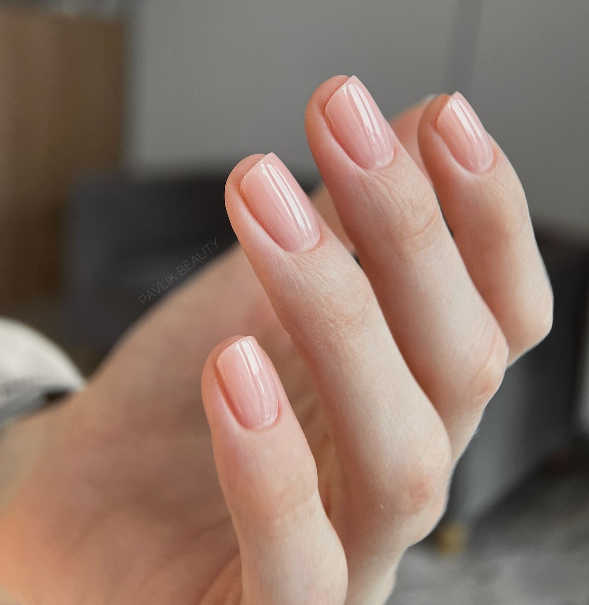 Манікюр без дизайну, який виглядає чисто і дорого