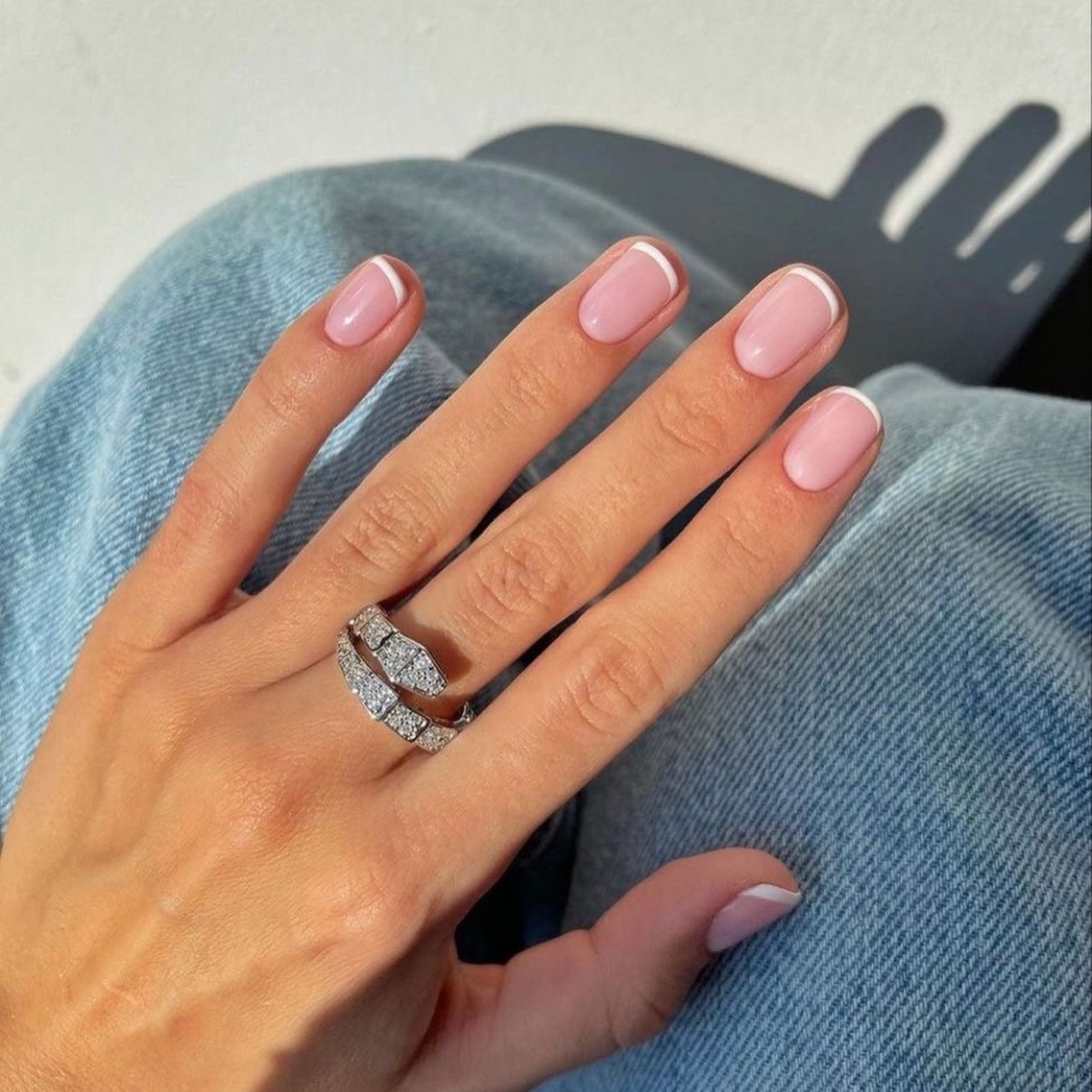 Мікрофренч на короткі нігті – тренд 2026 року