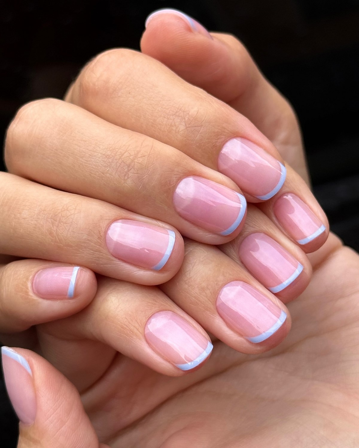 Мікрофренч на короткі нігті – тренд 2026 року