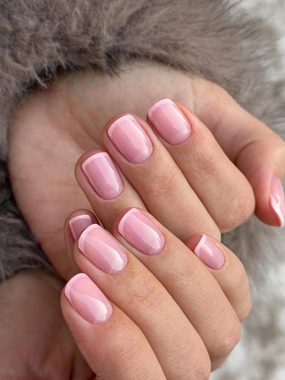 Мікрофренч на короткі нігті – тренд 2026 року