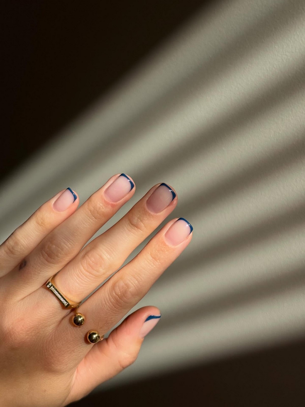 Мікрофренч на короткі нігті – тренд 2026 року