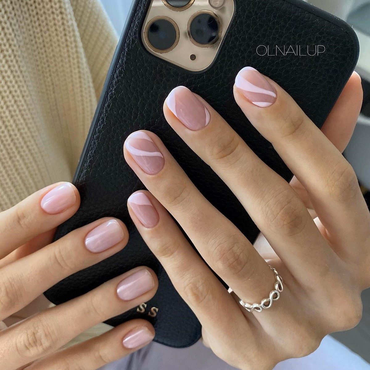 Тренди мінімалістичного манікюру на весну 2026: найкращі ідеї