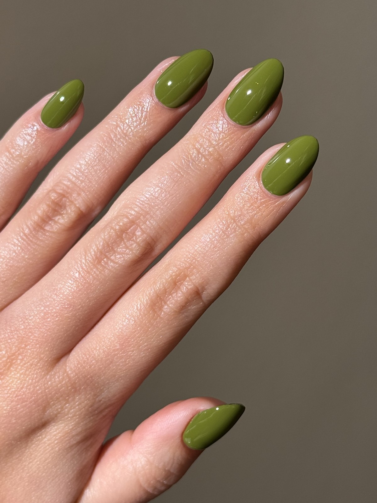 Мигдалеподібний манікюр без дизайну: найактуальніші варіанти сезону