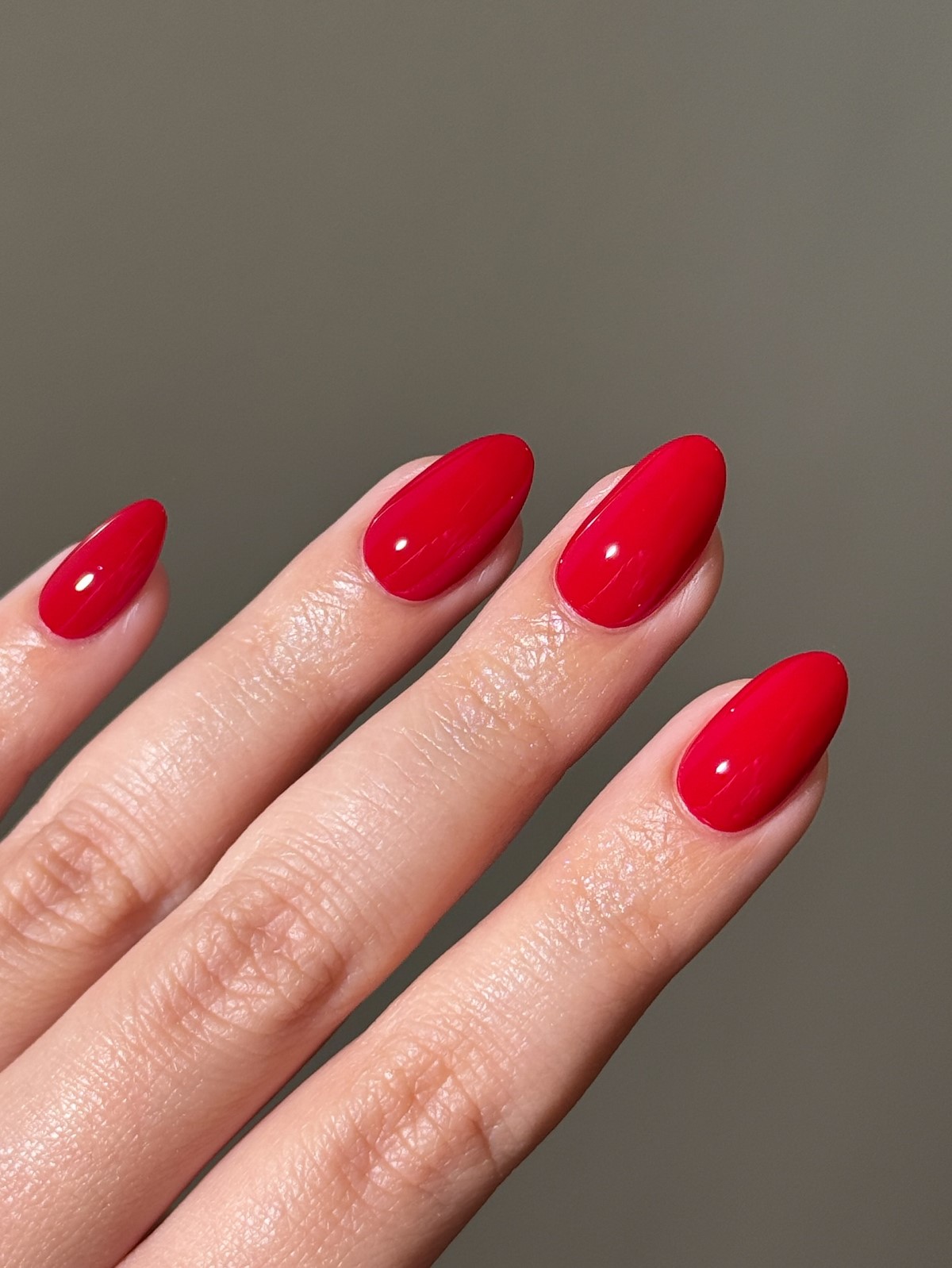 Мигдалеподібний манікюр без дизайну: найактуальніші варіанти сезону