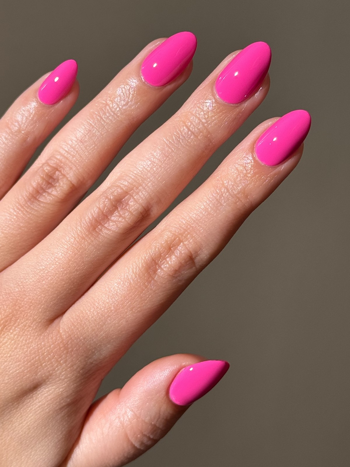 Мигдалеподібний манікюр без дизайну: найактуальніші варіанти сезону