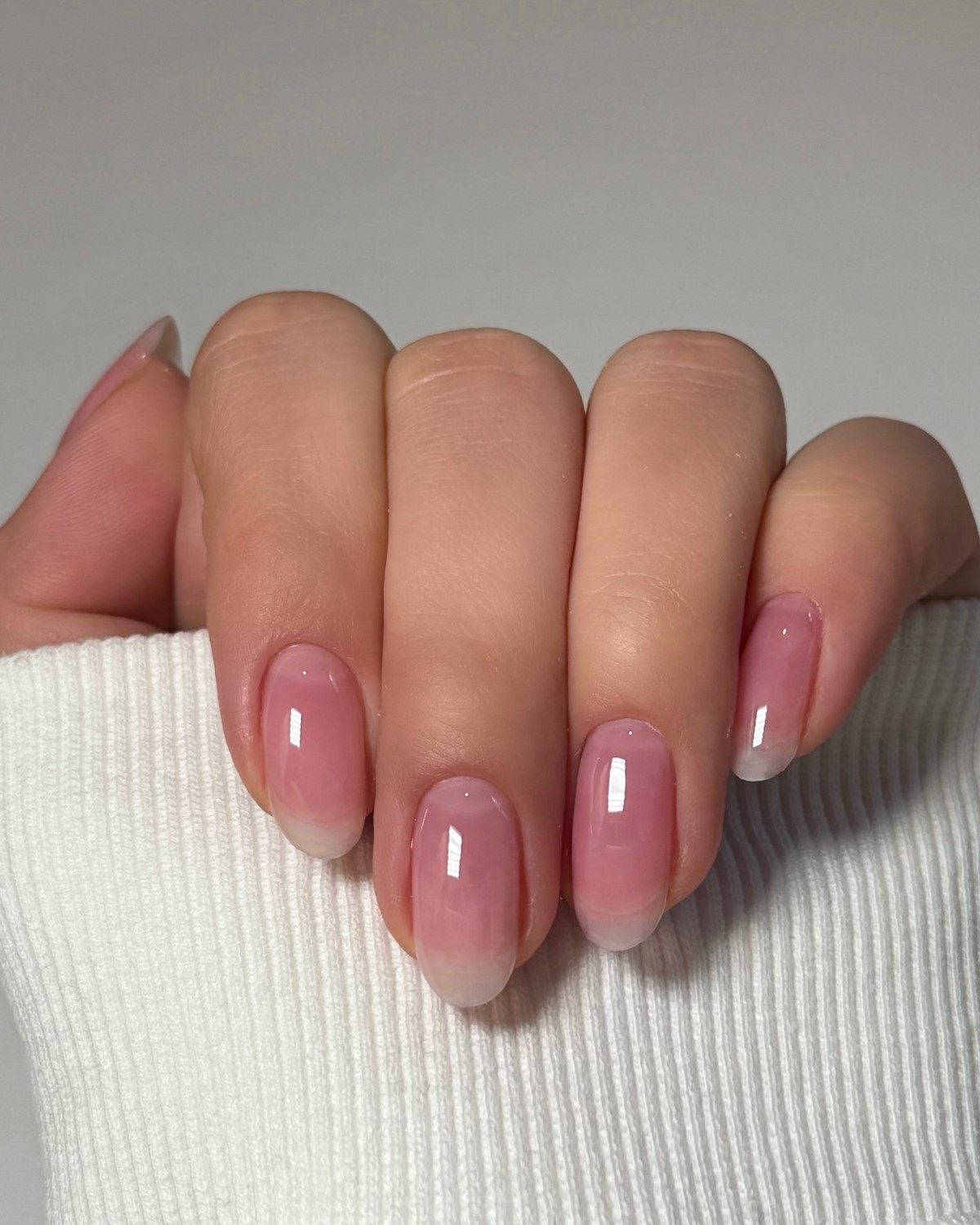 Мигдалеподібний манікюр без дизайну: найактуальніші варіанти сезону