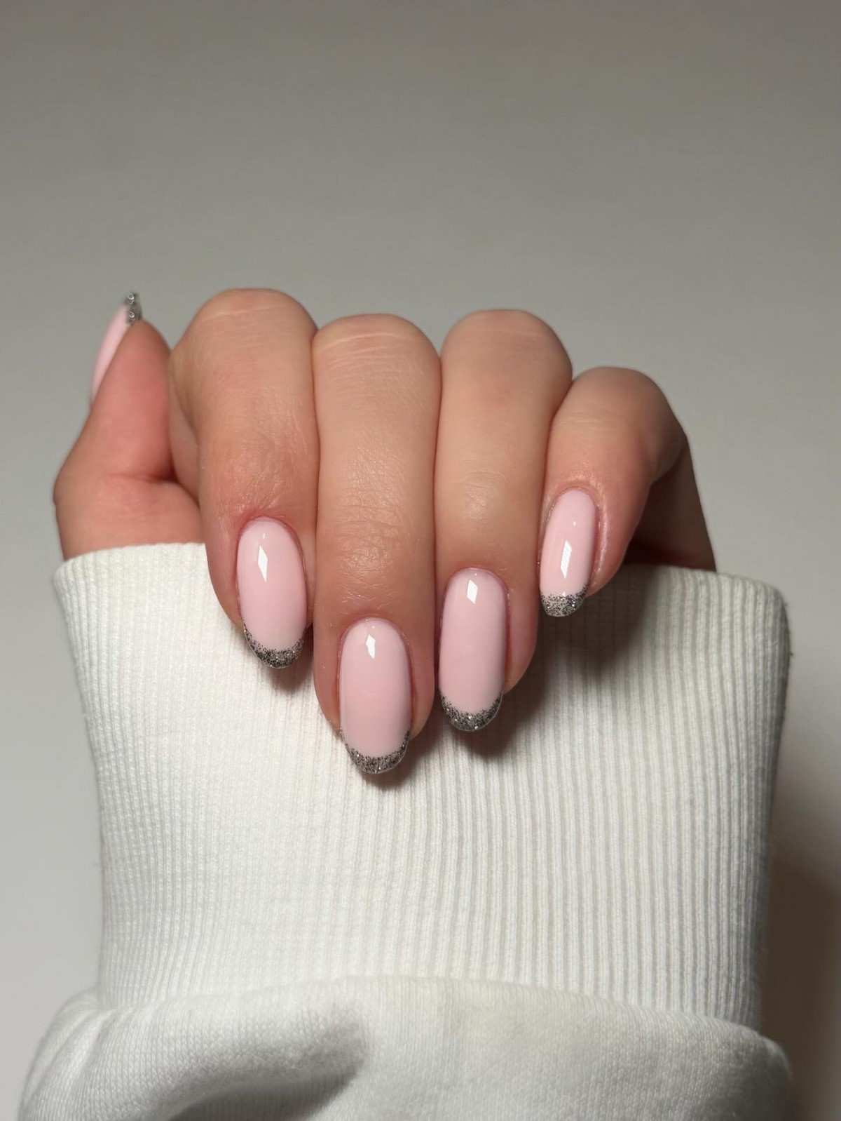 Мигдалеподібний манікюр без дизайну: найактуальніші варіанти сезону