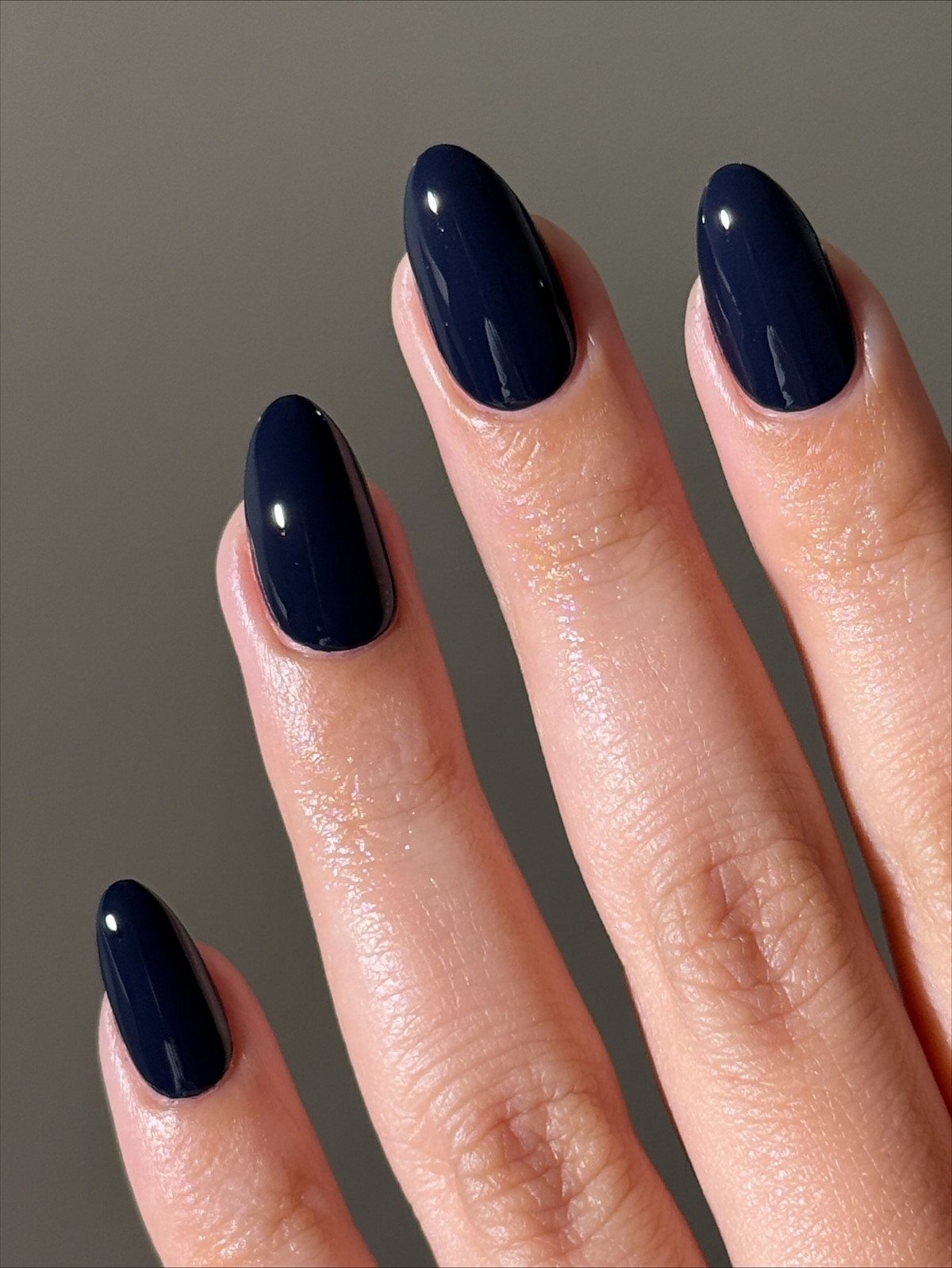 Мигдалеподібний манікюр без дизайну: найактуальніші варіанти сезону