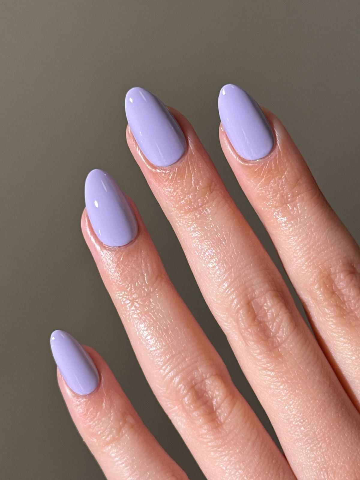 Мигдалеподібний манікюр без дизайну: найактуальніші варіанти сезону