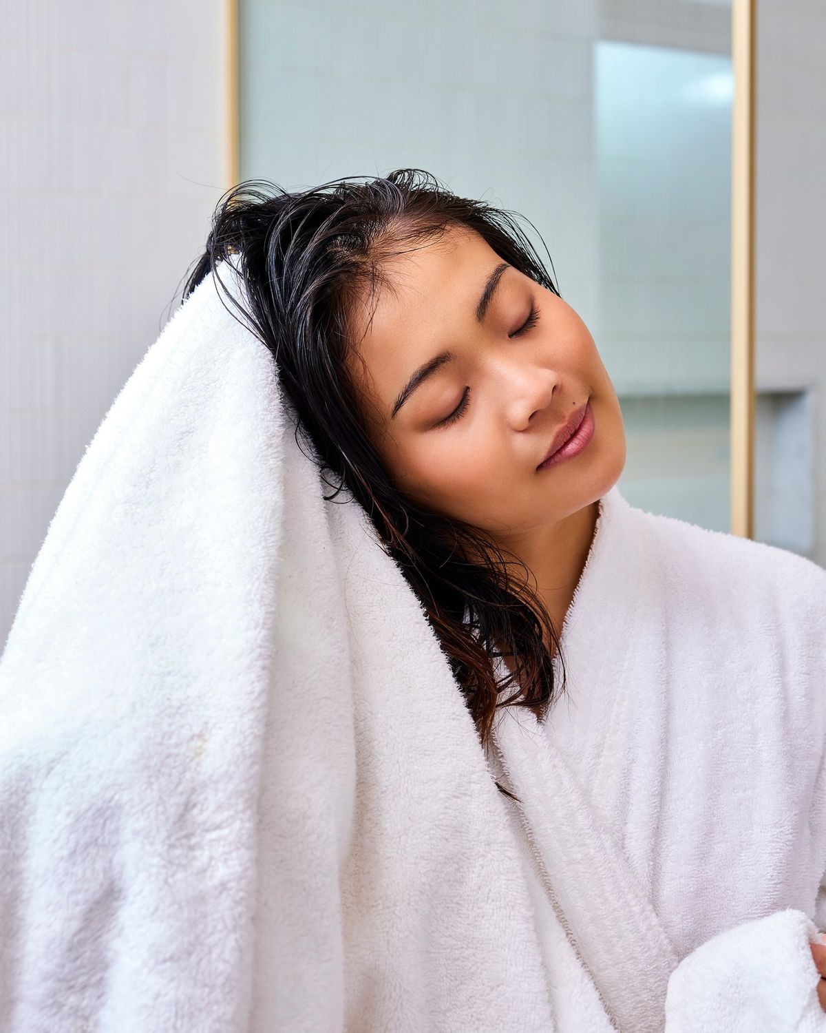 Простий догляд за волоссям удома без зайвих банок