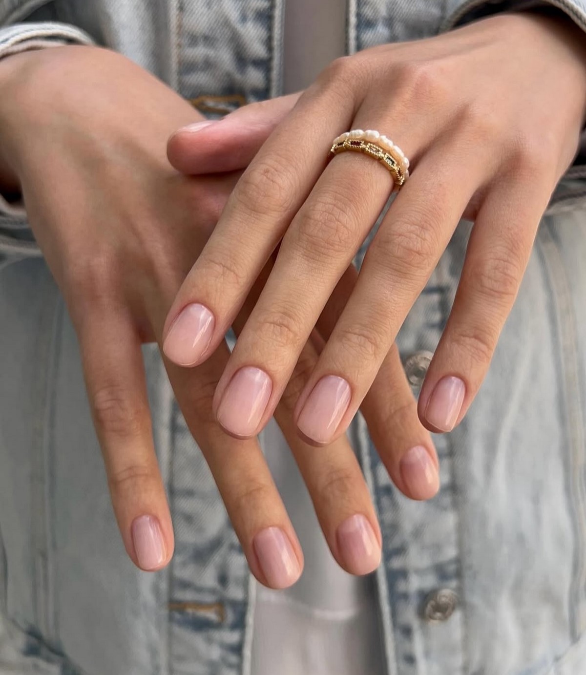 Весняний манікюр без зайвого: чисті нігті