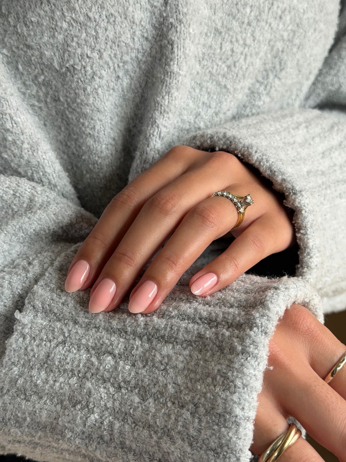 Весняний манікюр без зайвого: чисті нігті