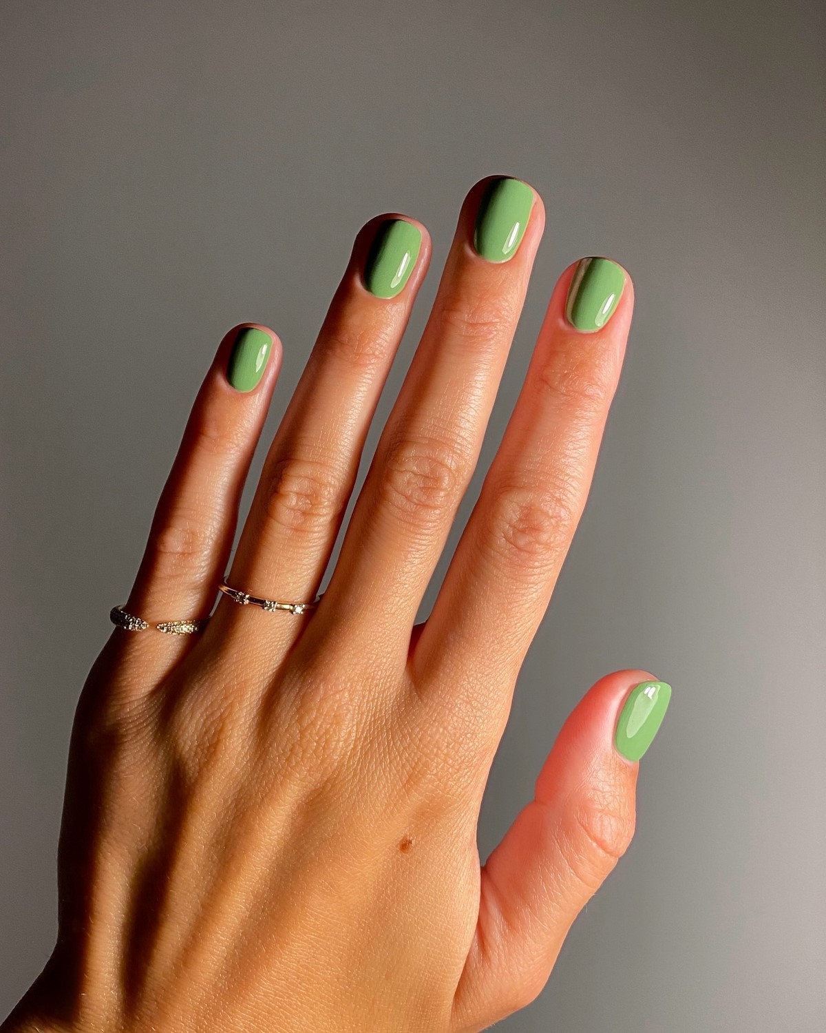 Кольори лаку, які красиво виглядають на короткій довжині