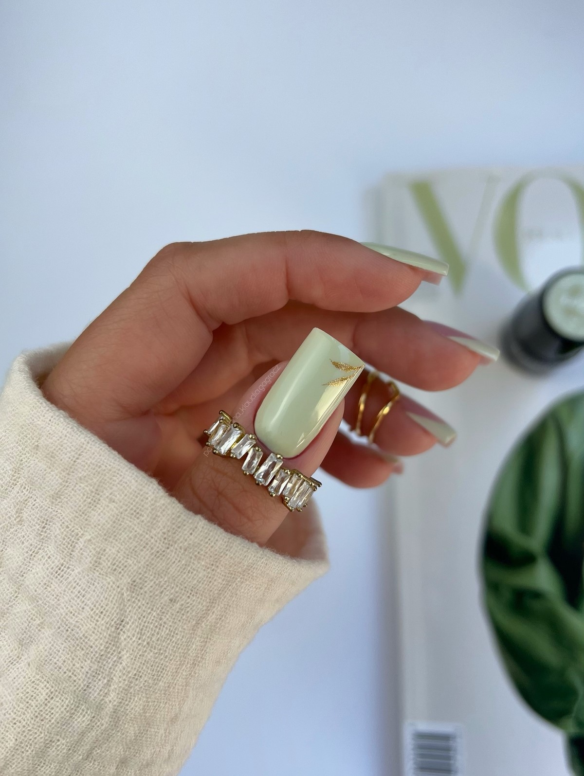 Фісташковий манікюр весни 2026, який виглядає дорого