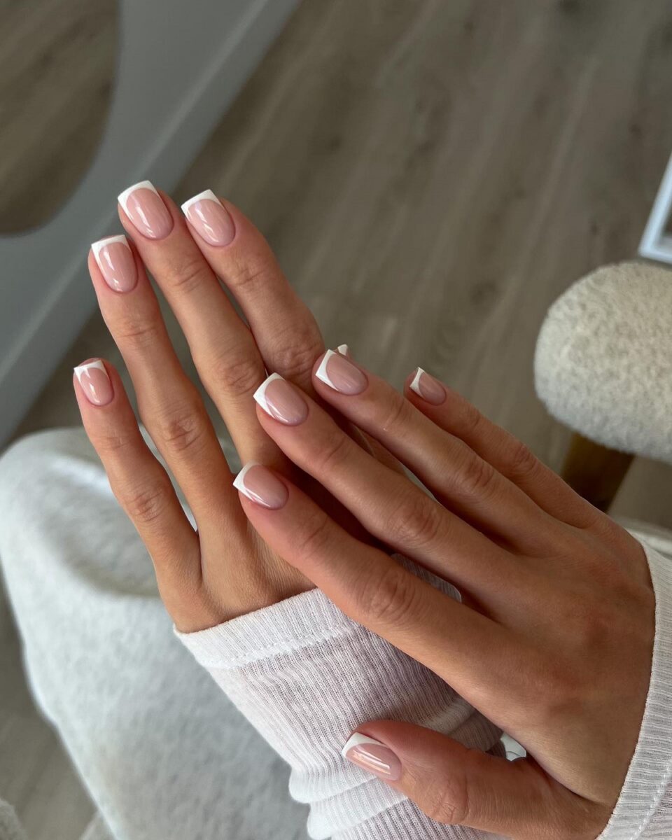 Французький манікюр навесні 2026: свіжі ідеї для коротких нігтів