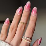 Ореол на нігтях: чому halo-манікюр підкорив весну 2026