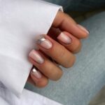 Манікюр, який робить короткі нігті акуратнішими