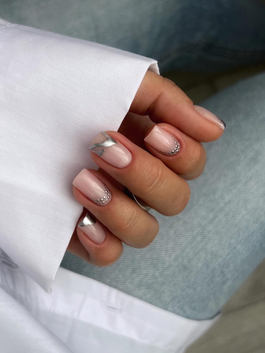 Манікюр, який робить короткі нігті акуратнішими