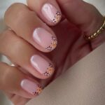 Мінімалістичний манікюр на короткі нігті: стильні ідеї весни 2026