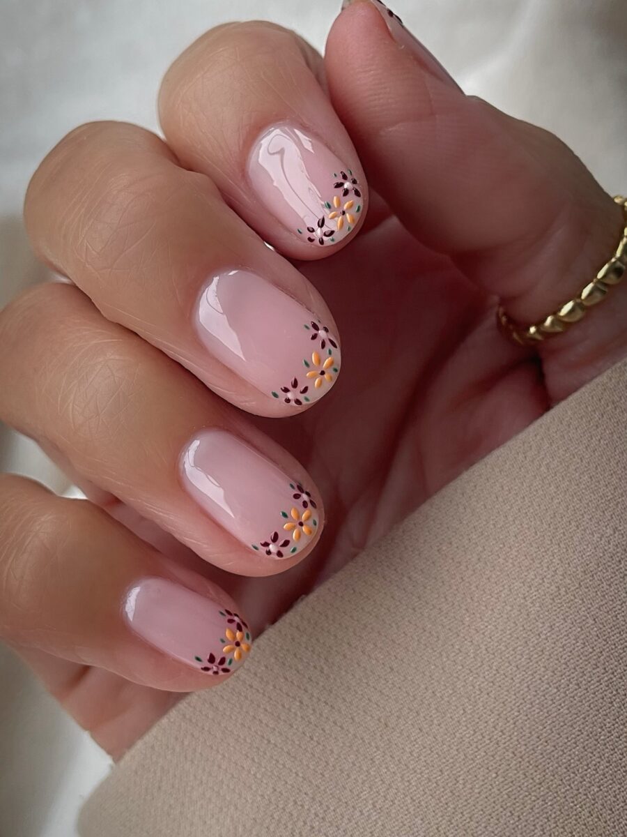 Мінімалістичний манікюр на короткі нігті: стильні ідеї весни 2026